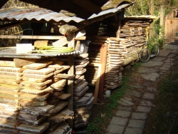 Holzregal
